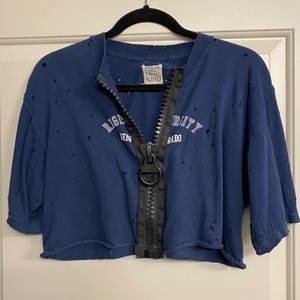 university zip crop tee